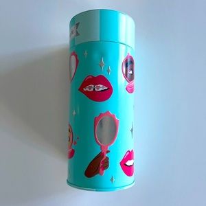 Benefit Cosmetics gift set with eyeliner, primer, brow gel and mascara